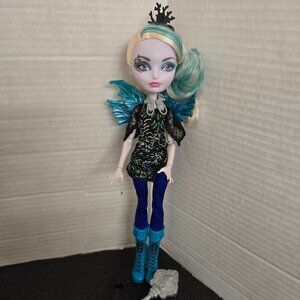 ❤ Ever After High Faybelle Thorn Daughter of Dark Fairy with stand and brush